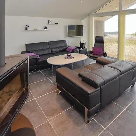 Four-bedroom Holiday With Sea View 04 Hébergement de vacances