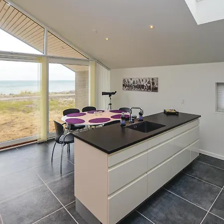 Four-bedroom Holiday With Sea View 04 Hébergement de vacances *