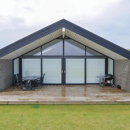 Holiday home Four-bedroom Holiday With Sea View 04
